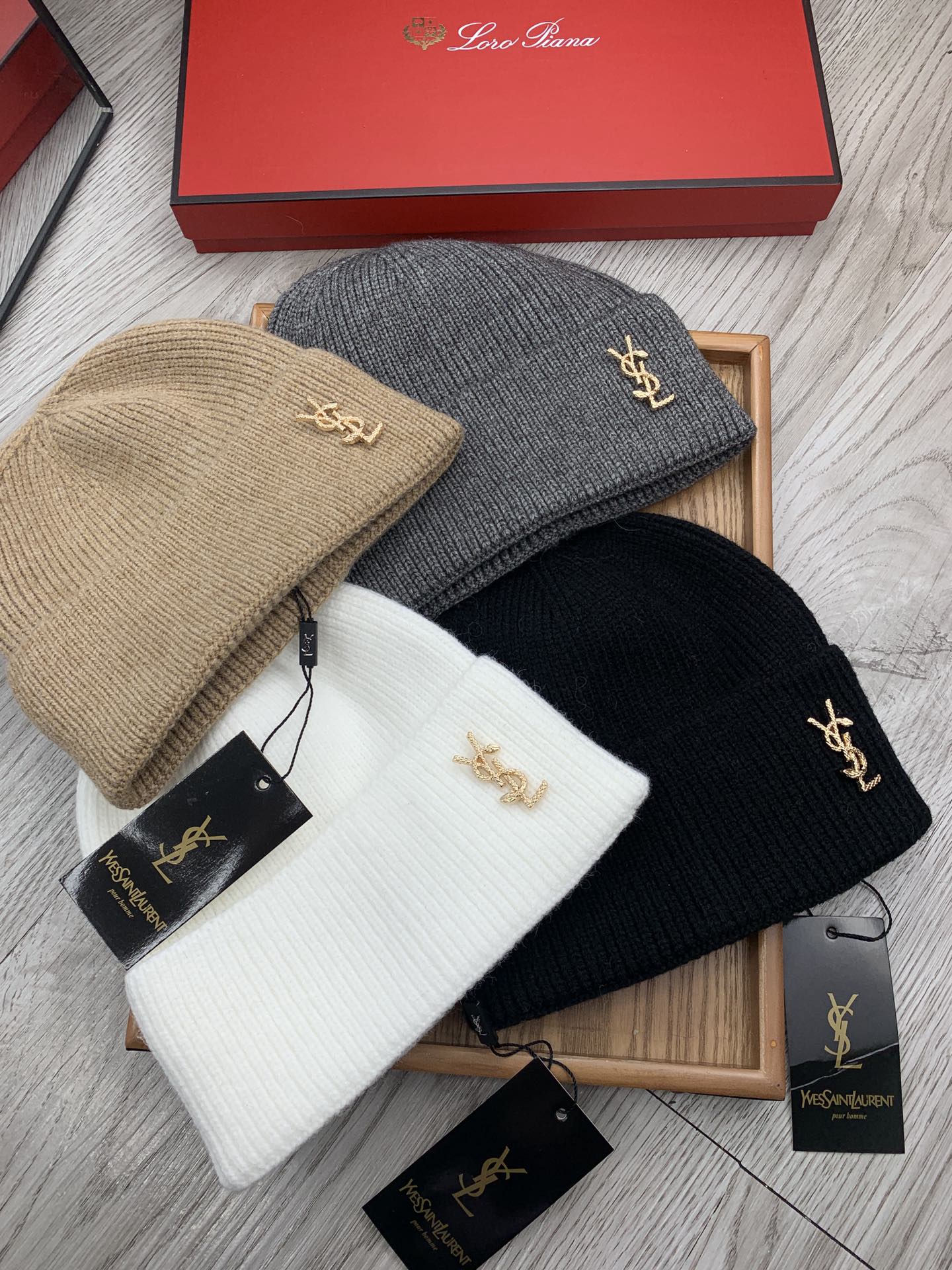 。YSL。福利！【细毛线针织单帽】新款上架，特别实惠的一个系列帽子，面料：细毛线。密度紧致！毛线针织面料