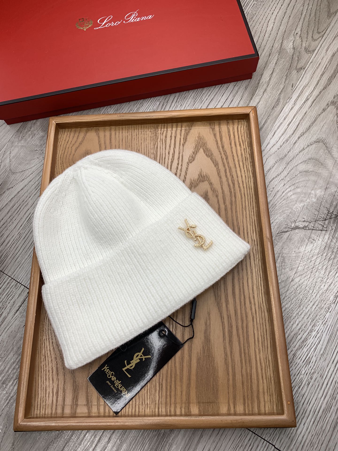 。YSL。福利！【细毛线针织单帽】新款上架，特别实惠的一个系列帽子，面料：细毛线。密度紧致！毛线针织面料