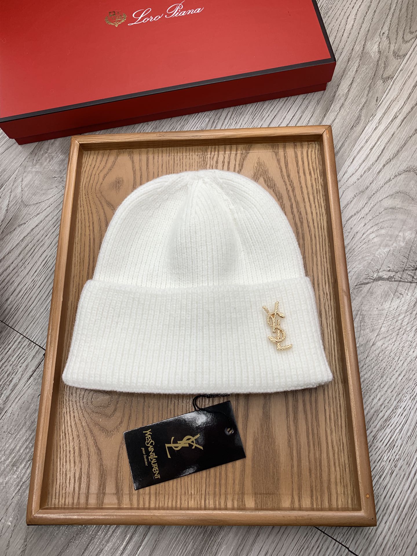 。YSL。福利！【细毛线针织单帽】新款上架，特别实惠的一个系列帽子，面料：细毛线。密度紧致！毛线针织面料