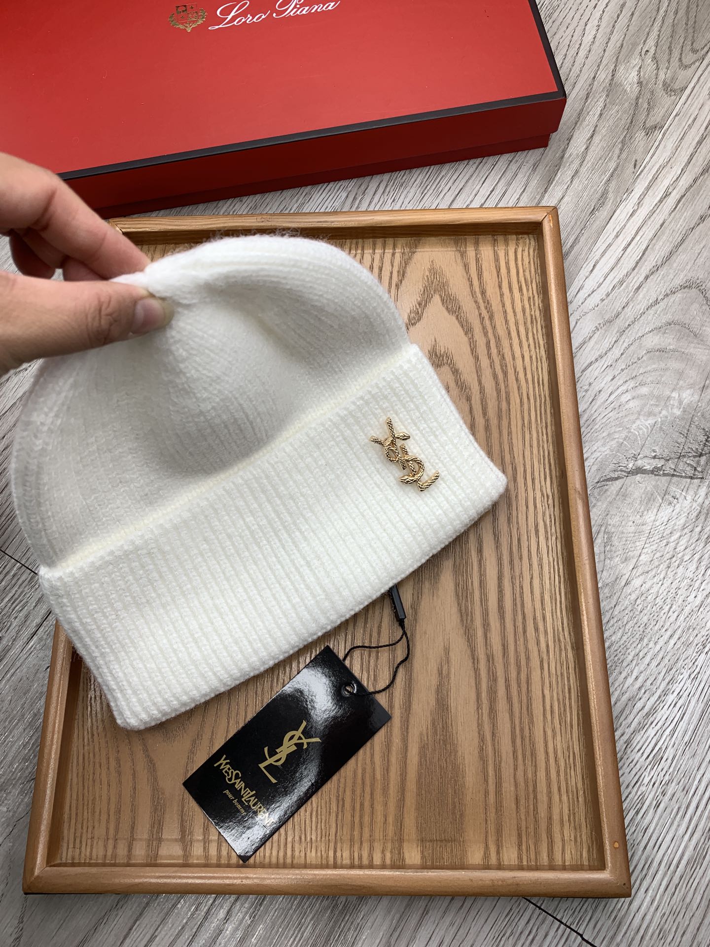 。YSL。福利！【细毛线针织单帽】新款上架，特别实惠的一个系列帽子，面料：细毛线。密度紧致！毛线针织面料