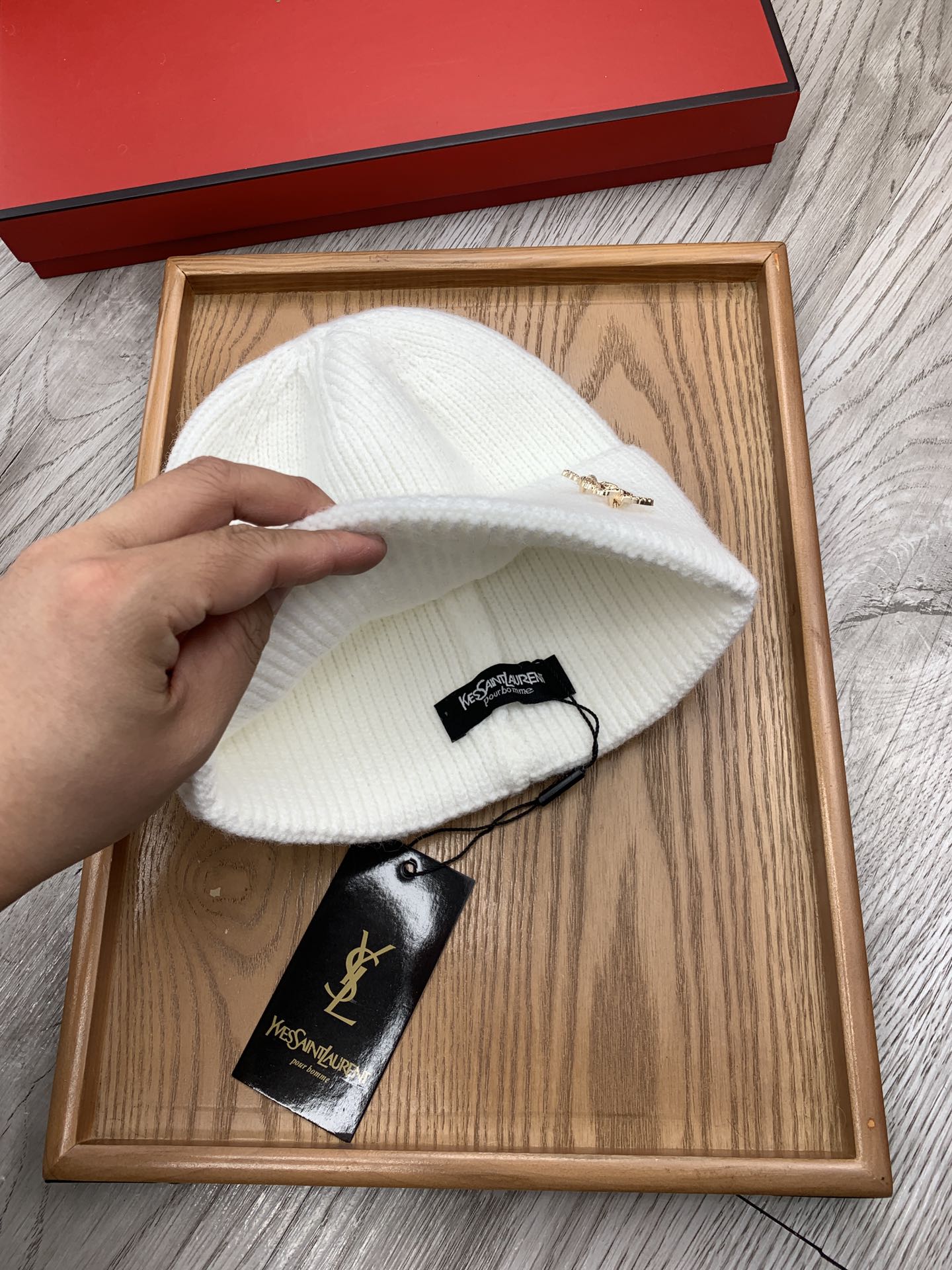 。YSL。福利！【细毛线针织单帽】新款上架，特别实惠的一个系列帽子，面料：细毛线。密度紧致！毛线针织面料