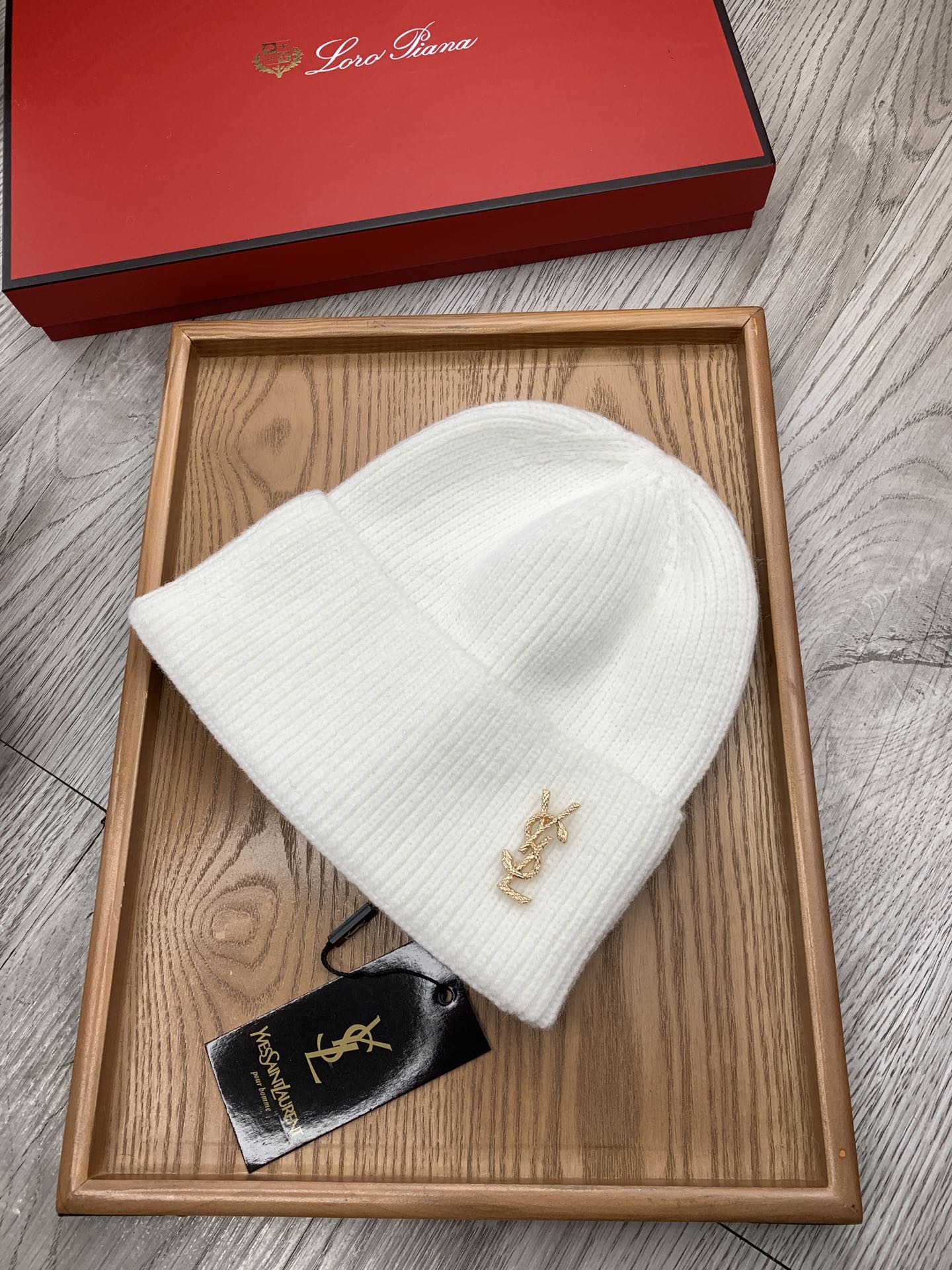 。YSL。福利！【细毛线针织单帽】新款上架，特别实惠的一个系列帽子，面料：细毛线。密度紧致！毛线针织面料