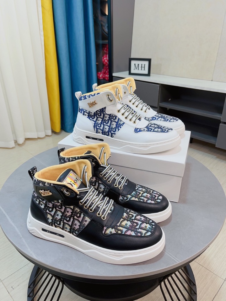 I5 Dior 迪奥  高邦男鞋高端品牌 官网最系列：鞋面采用进口牛皮搭配专供面料打造网布透气内里.让行走更加便捷舒适与官方的质量相比美的1：1复刻.打造时尚个性衬托你的与众不同潮男必备!经典款.男码：38-44.