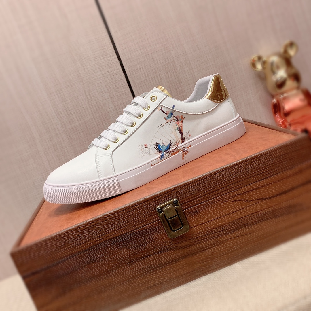 I5  Gucci  古奇   最新爆款休闲鞋，顶端品牌奢侈～代购，顶级～质量。专柜同卖产品鞋面選用进口透气牛皮3D打印材质透气猪皮内里精细做工。原版个性时尚柔软橡膠耐磨防滑大底，上脚轻巧舒适，实物拍摄實物更好看，0118广州码: 38-44。多色可选