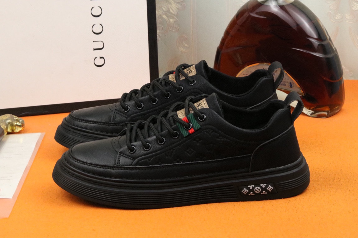 I5 爆款 绒里Gucci  古奇 GUCCI 男士时尚休闲鞋官网原版1:1开模，原单品质鞋面采用进口意大利头层 牛皮 加绒内里，做工精细，高端大气，橡胶耐磨防滑大底，穿着舒适，值得拥有。码数 38-43