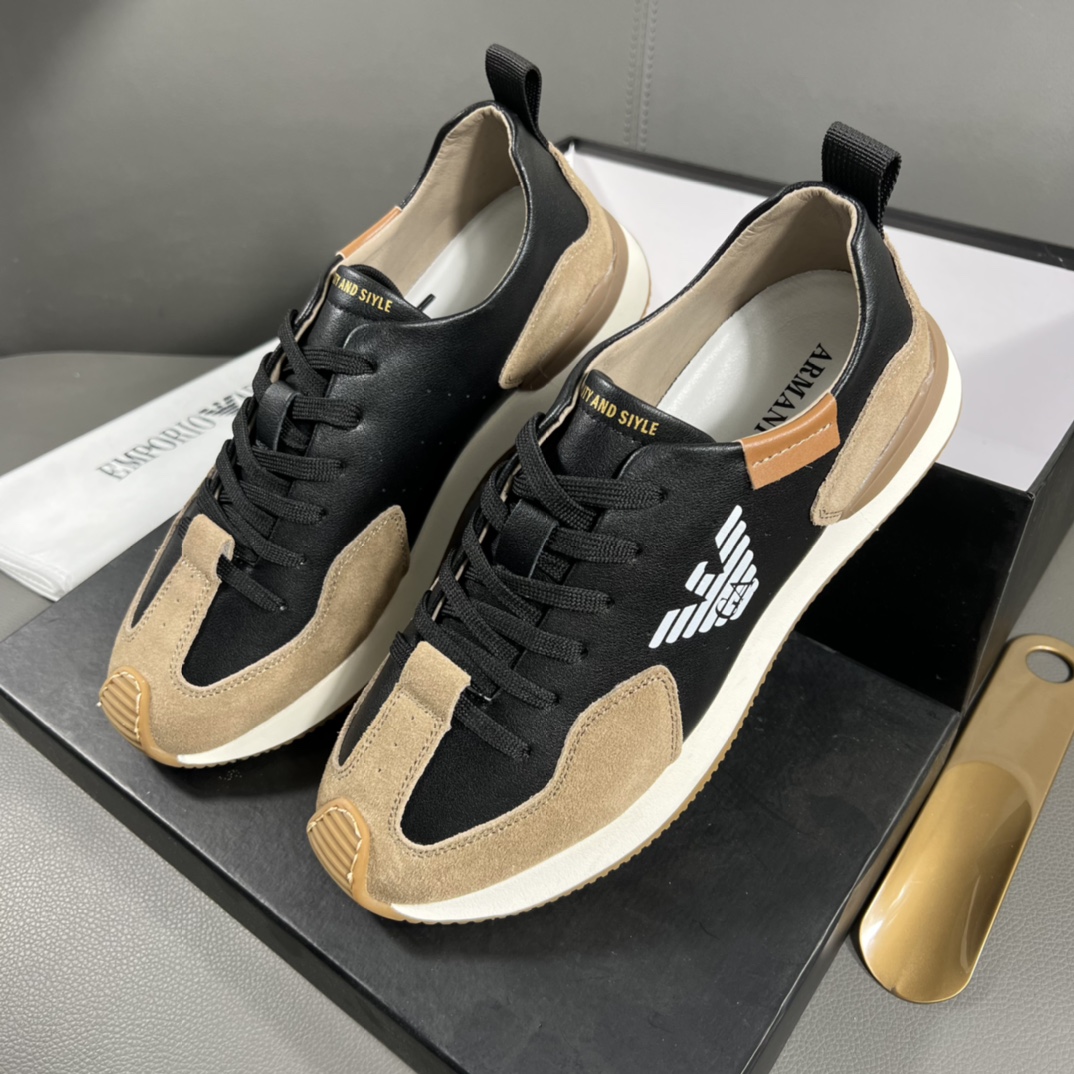 I5  Armani 阿玛尼 官网最休闲时尚男鞋,爆款版型简洁大气,潮男专属.独有的官网最新品牌元素元素原版装饰,时尚又大方,面料原版牛皮透气内里,官网指定耐磨休闲大底,专柜经典款实物拍摄38-44,