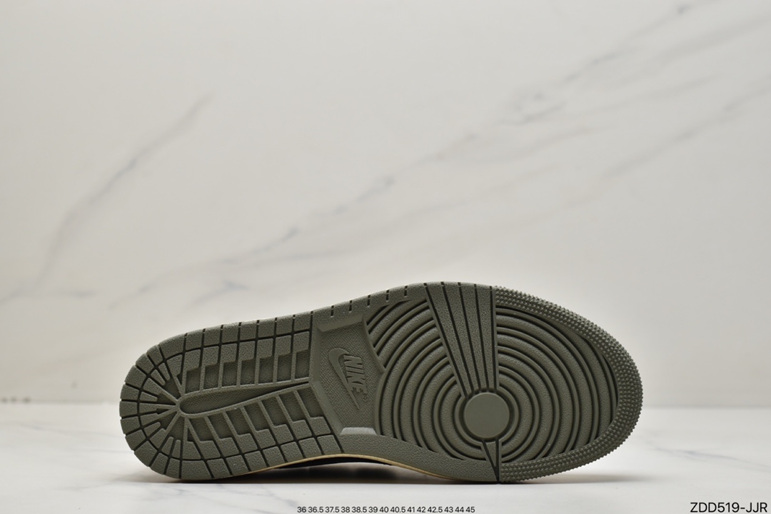 230 Travis Scott 与 Nike 的 Air Jordan 1 系列联名鞋款DZ4137-106