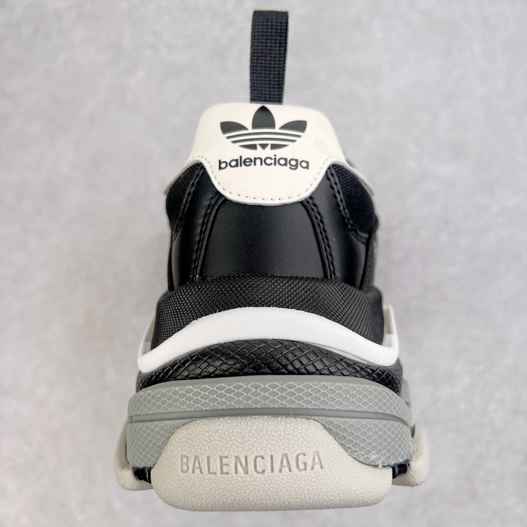 图片[8]-💰320 ＃VG零售版 Adidas x Balenciaga Triple S Sneaker 巴黎世家联名复古厚底增高运动老爹鞋 全鞋在设计上以皮革、网眼构成鞋面主体 搭配Three Stripes、鞋跟贴片、鞋腰品牌徽标与中底连接处的护板形成对比 在鞋底处亦能看到从阿迪达斯运动鞋汲取灵感的动态纹理 全套原纸板楦头开发 最原汁原味的灵魂版型 全鞋荧光划线卡点 胶水把控整洁度追求极致完美 每一双都是工艺品 多重QC质检 超越公司货的品控标准 实实在在的免检产品 原盒原配 正确字体电绣 粗细、位置、大小正确 侧边TPU 透气孔匹配意产原版 正确分离大底 TPU软底 原版一致大底LOGO 立体感十足 原厂皮料水洗做旧 采购原厂网纱 正常尺码 尺码：35 36 37 38 39 40 41 42 43 44 45 46 编码：by3936090-运动鞋