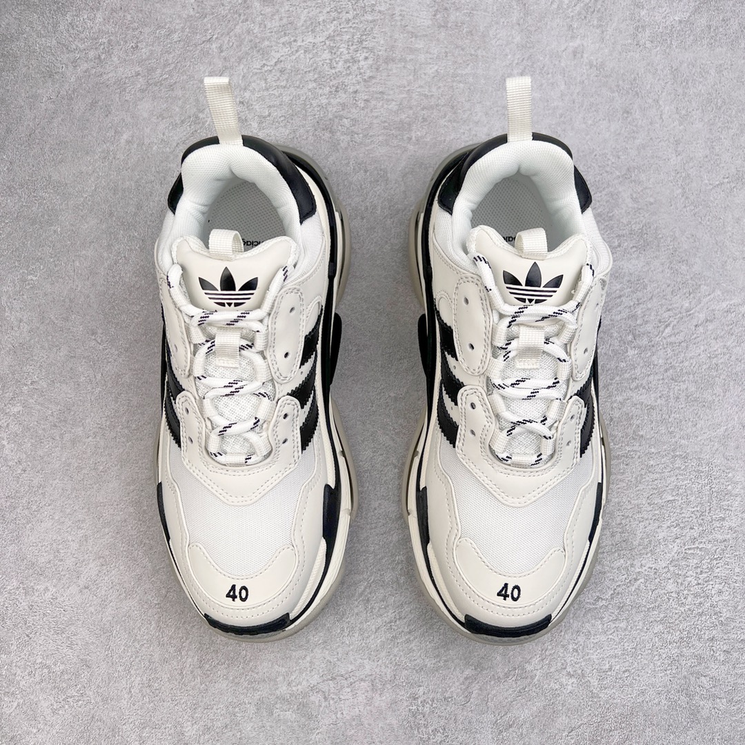 图片[2]-💰320 ＃VG零售版 Adidas x Balenciaga Triple S Sneaker 巴黎世家联名复古厚底增高运动老爹鞋 全鞋在设计上以皮革、网眼构成鞋面主体 搭配Three Stripes、鞋跟贴片、鞋腰品牌徽标与中底连接处的护板形成对比 在鞋底处亦能看到从阿迪达斯运动鞋汲取灵感的动态纹理 全套原纸板楦头开发 最原汁原味的灵魂版型 全鞋荧光划线卡点 胶水把控整洁度追求极致完美 每一双都是工艺品 多重QC质检 超越公司货的品控标准 实实在在的免检产品 原盒原配 正确字体电绣 粗细、位置、大小正确 侧边TPU 透气孔匹配意产原版 正确分离大底 TPU软底 原版一致大底LOGO 立体感十足 原厂皮料水洗做旧 采购原厂网纱 正常尺码 尺码：35 36 37 38 39 40 41 42 43 44 45 46 编码：by3936090-运动鞋