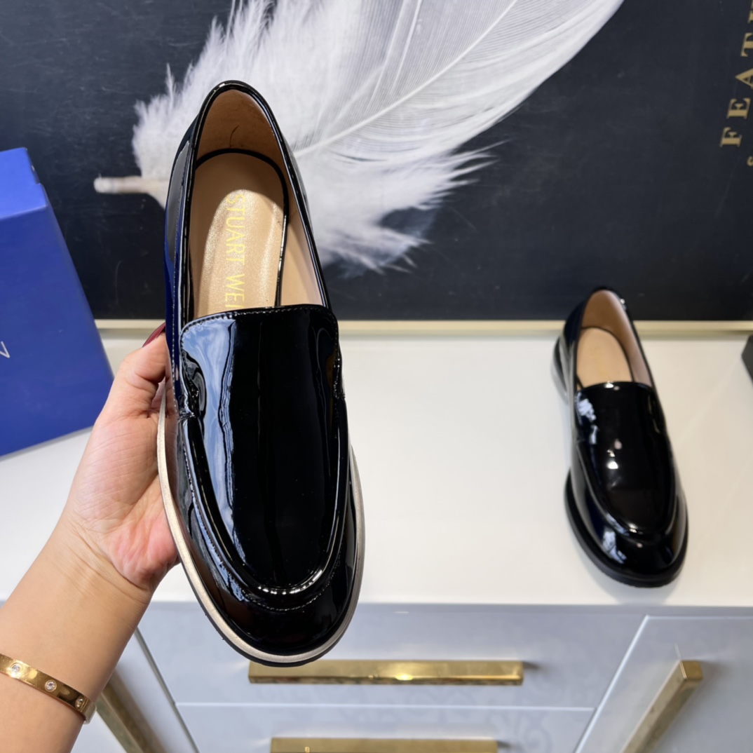 Top Edition Stuart Weitzma n FallWinter 2025 New Tassel Clear Heel Loafers Min
