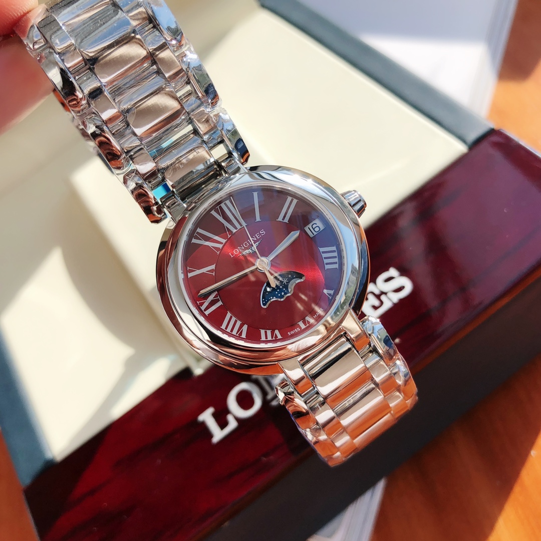 NO:384686,New models are here!  Exclusive genuine products, ordinary versions have flowed into the market, please buy them with caution!  Different from the fact that we can buy three of them with a single original movement, let alone the original shell cover, which supports paid repairs for counters, Longines has incorporated new colors for the Xinyue series this year, adding three colors of deep sea blue, olive green, and wine red. The 30.5mm dial has been redesigned, presenting the classic lacquered Roman numerals in irregular ways, adding romantic color. The overall series uses thin lines like moons, revealing the softness of women. The watch adopts a dense bottom design, and is equipped with an L296 quartz movement inside, with a waterproof depth of 30 meters, which can meet daily wear needs. Each watch has an ID number!  Three codes are integrated into one, and one tag is synchronized with the bottom cover!  , longines19860909新款到！独家正品,普通版本已流入市场,请谨慎购买！区别于我们单一个原装机芯就可以买他三个成品,更别说原厂壳套,支持专柜付费维修,浪琴今年为心月系列融入全新色彩,新增了深海蓝、橄榄绿、酒红三种颜色的款式,并对30.5毫米表盘做了重新设计,将经典的漆绘罗马数字时标以不规则方式呈现,增添浪漫主义色彩.该系列整体采用月亮般纤细的线条,将女性的柔美展露无遗.腕表采用密底设计,内部搭载L296石英机芯,防水深度30米,能够满足日常佩戴需求.每个表一个身份证号！三码合一,一个吊牌均与底盖同步！,,longines,Watch