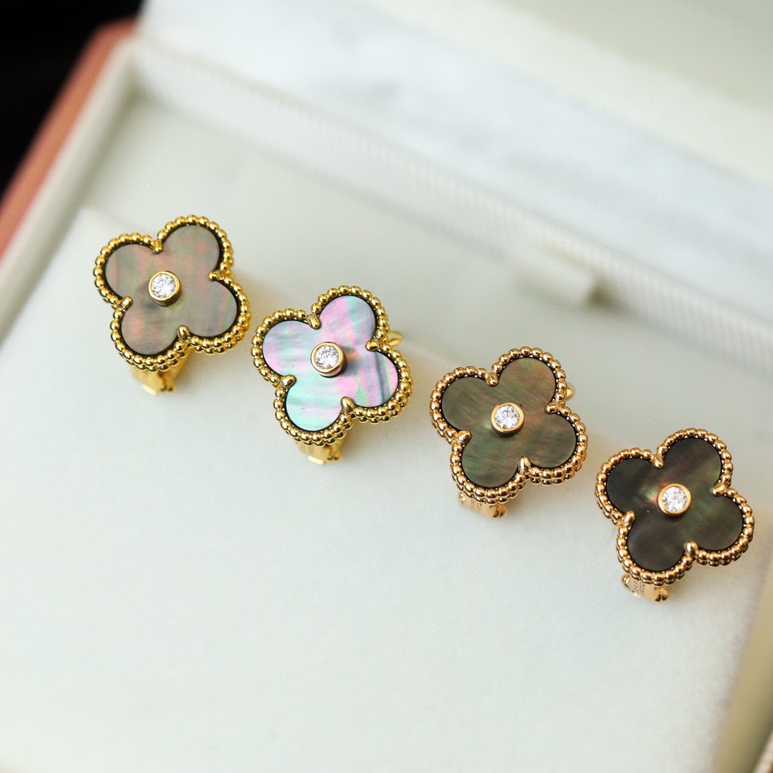 Van Cleef & Arpels vca四叶草带钻灰贝母耳拍v金材质