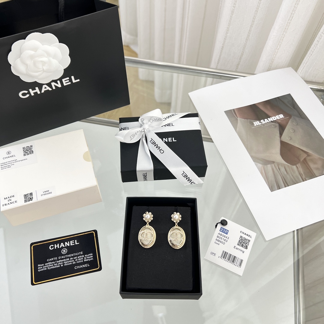 新款☑️CHANEL香奈儿双c黑色水滴状耳钉耳环