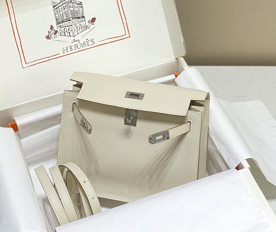Hermès Luxury Designer Handbag Shoulder Crossbody Bag crafted in premium 8