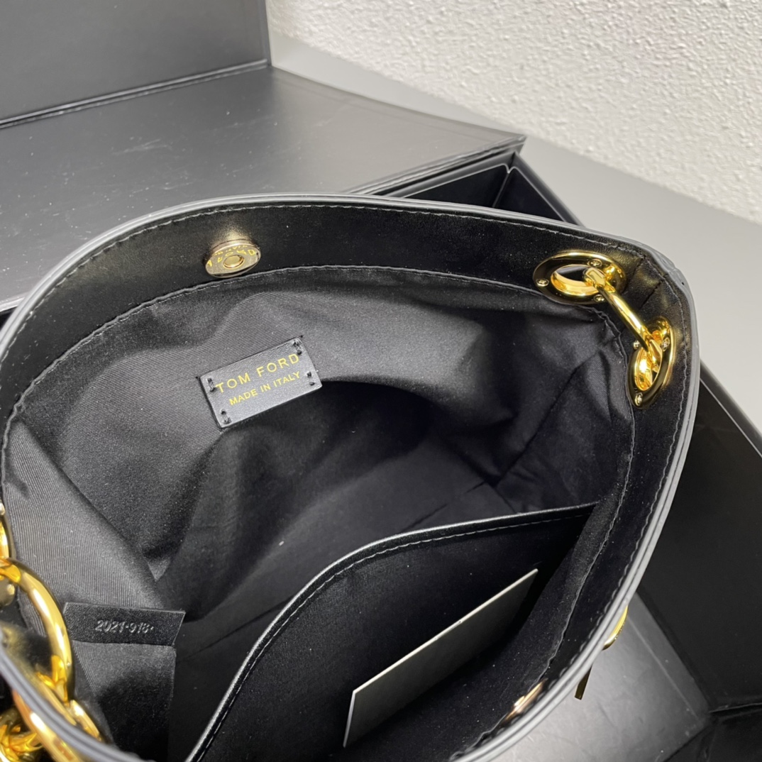 Tom Ford Embossed Logo Shoulder Bag with Golden Hardware 9 i1666187225 614 7