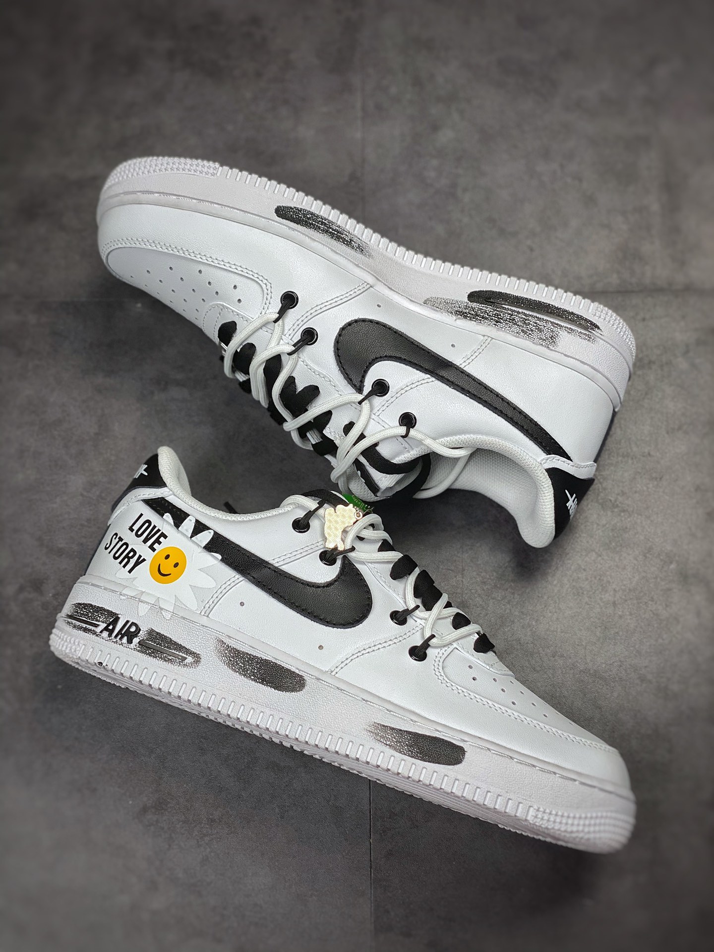 Nike Air Force 1 Low 07 绑带笑脸涂鸦 CW2288-111