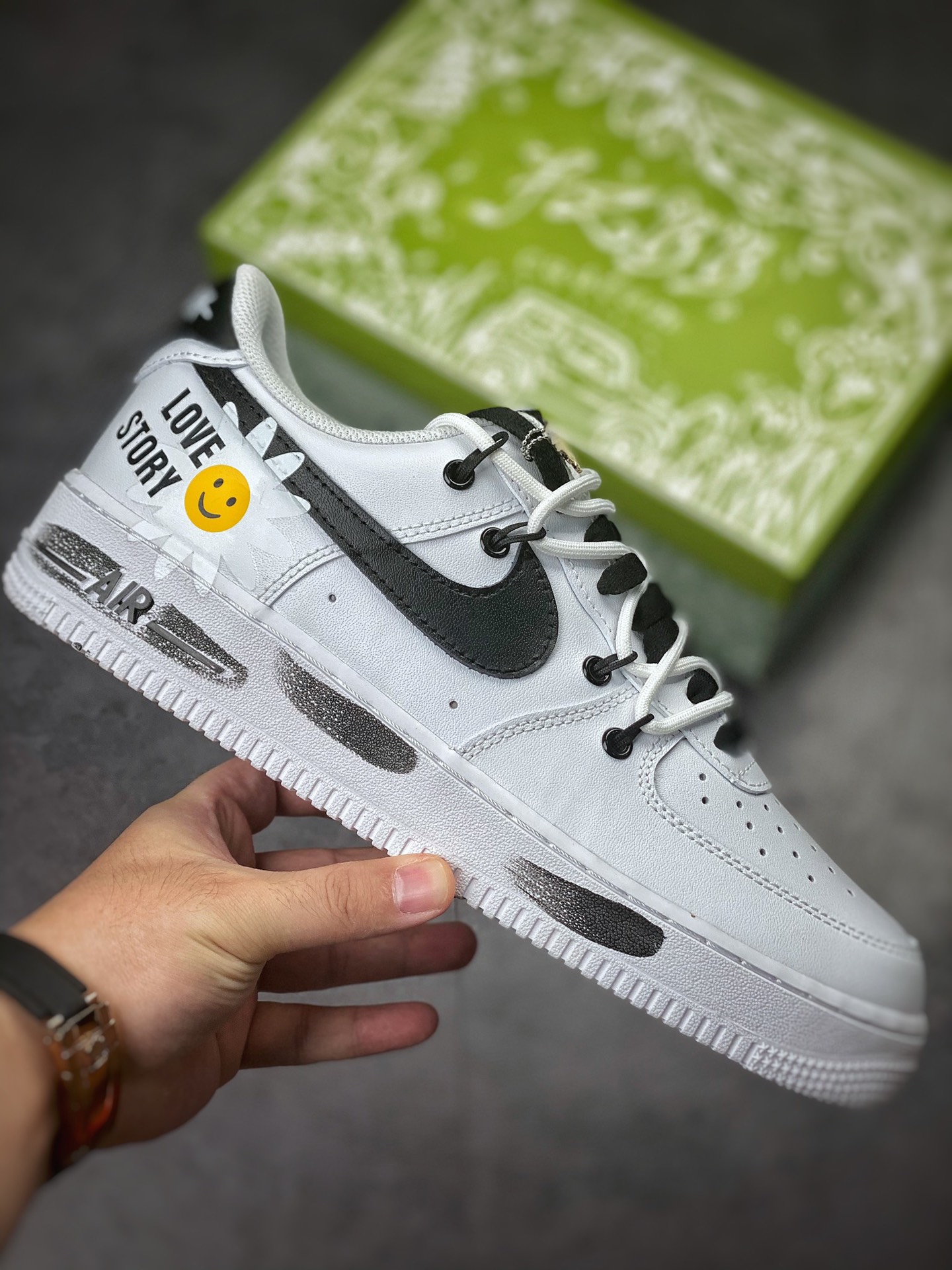 Nike Air Force 1 Low 07 绑带笑脸涂鸦 CW2288-111