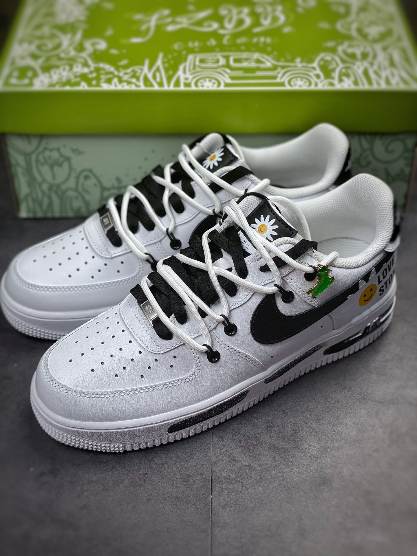 Nike Air Force 1 Low 07 绑带笑脸涂鸦 CW2288-111