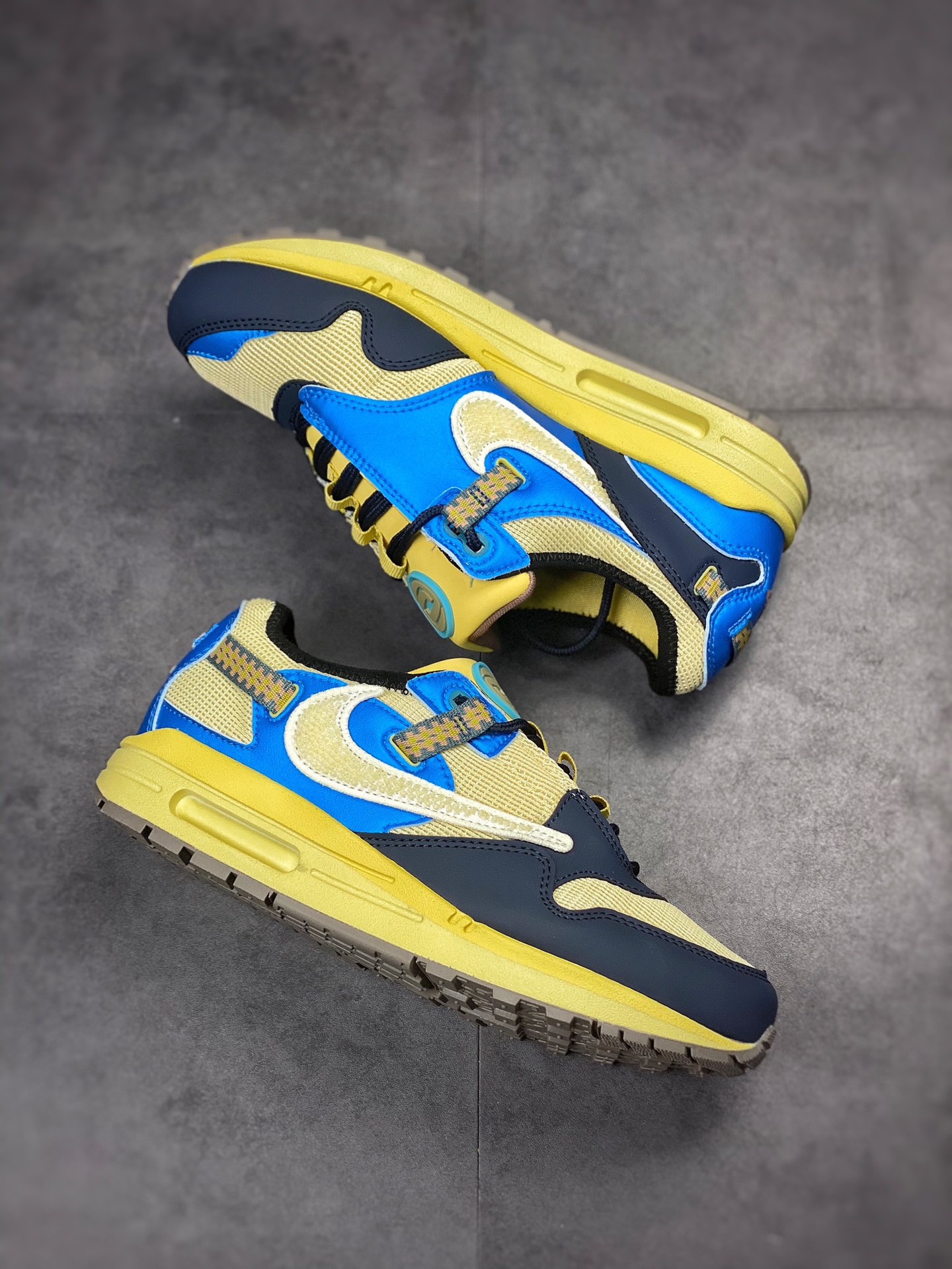 Travis Scott x Nike Air Max 1 “Cactus Jack” 经典倒钩  DO9392-600