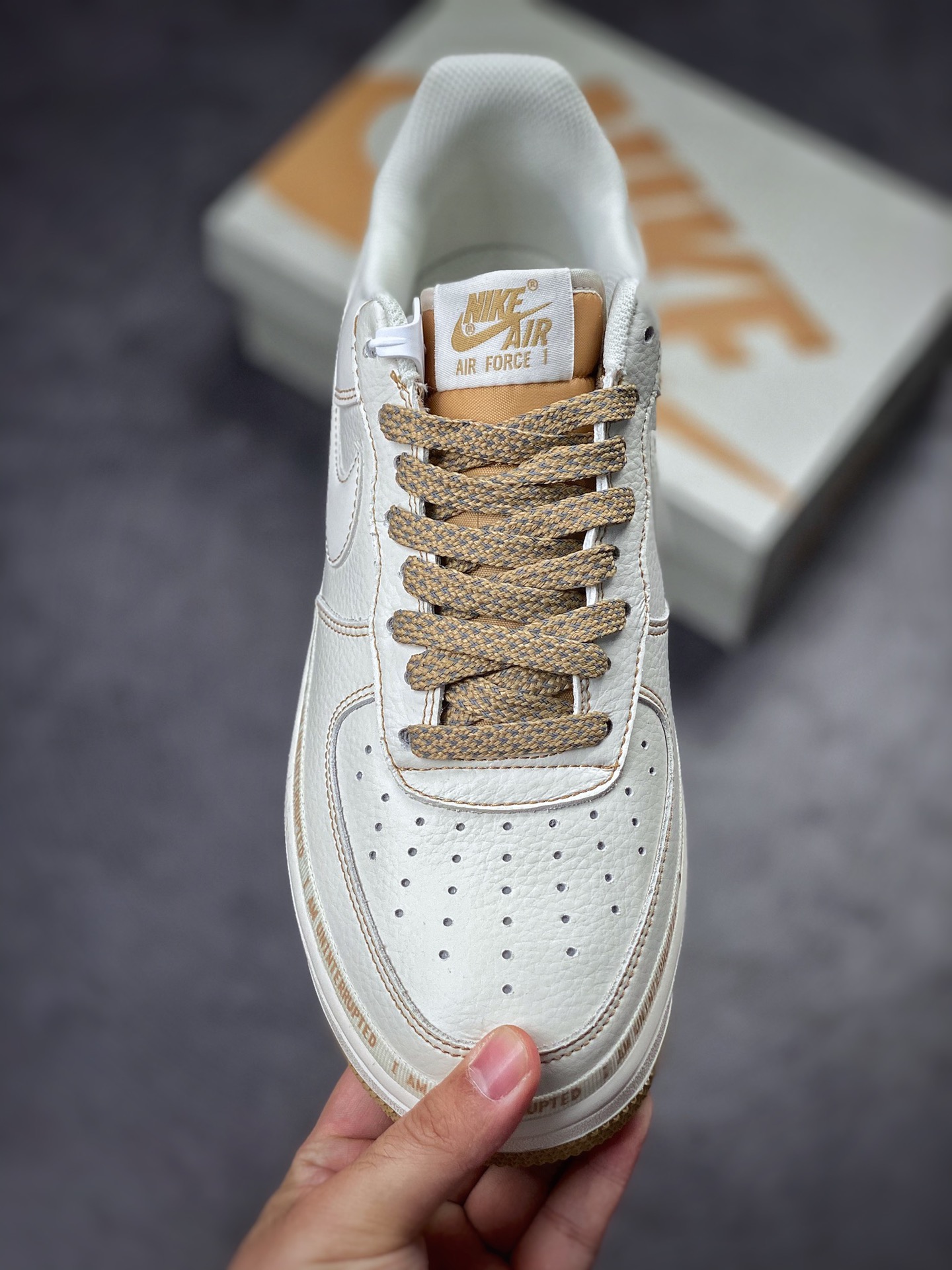 Uninterrupted Nike Air Forece 1 ”MORE THAN” “卡其签名涂鸦” UN0824-332