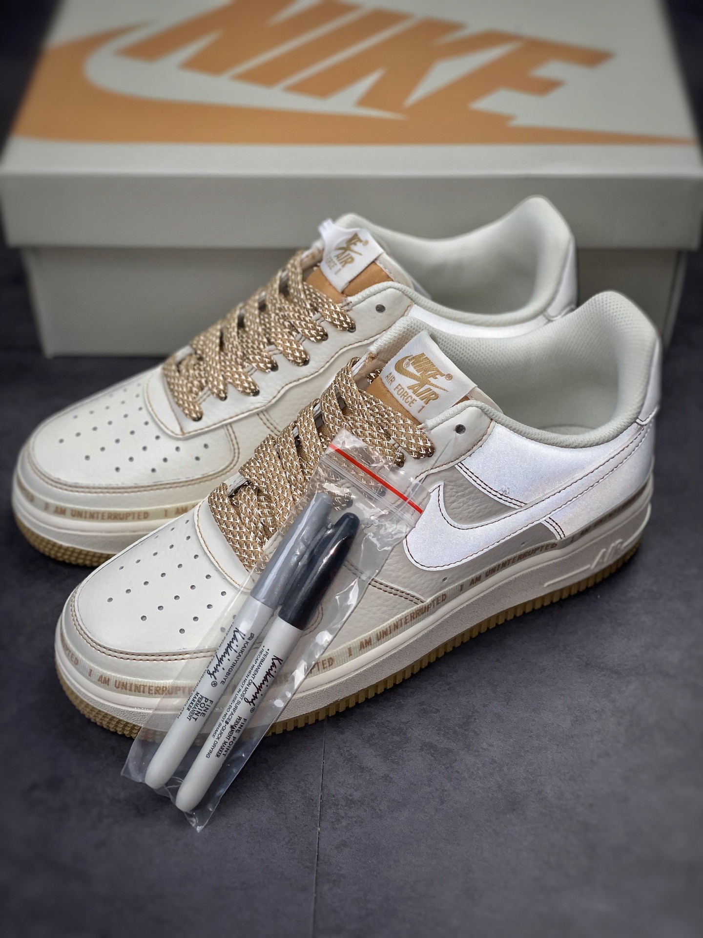 Uninterrupted Nike Air Forece 1 ”MORE THAN” “卡其签名涂鸦” UN0824-332