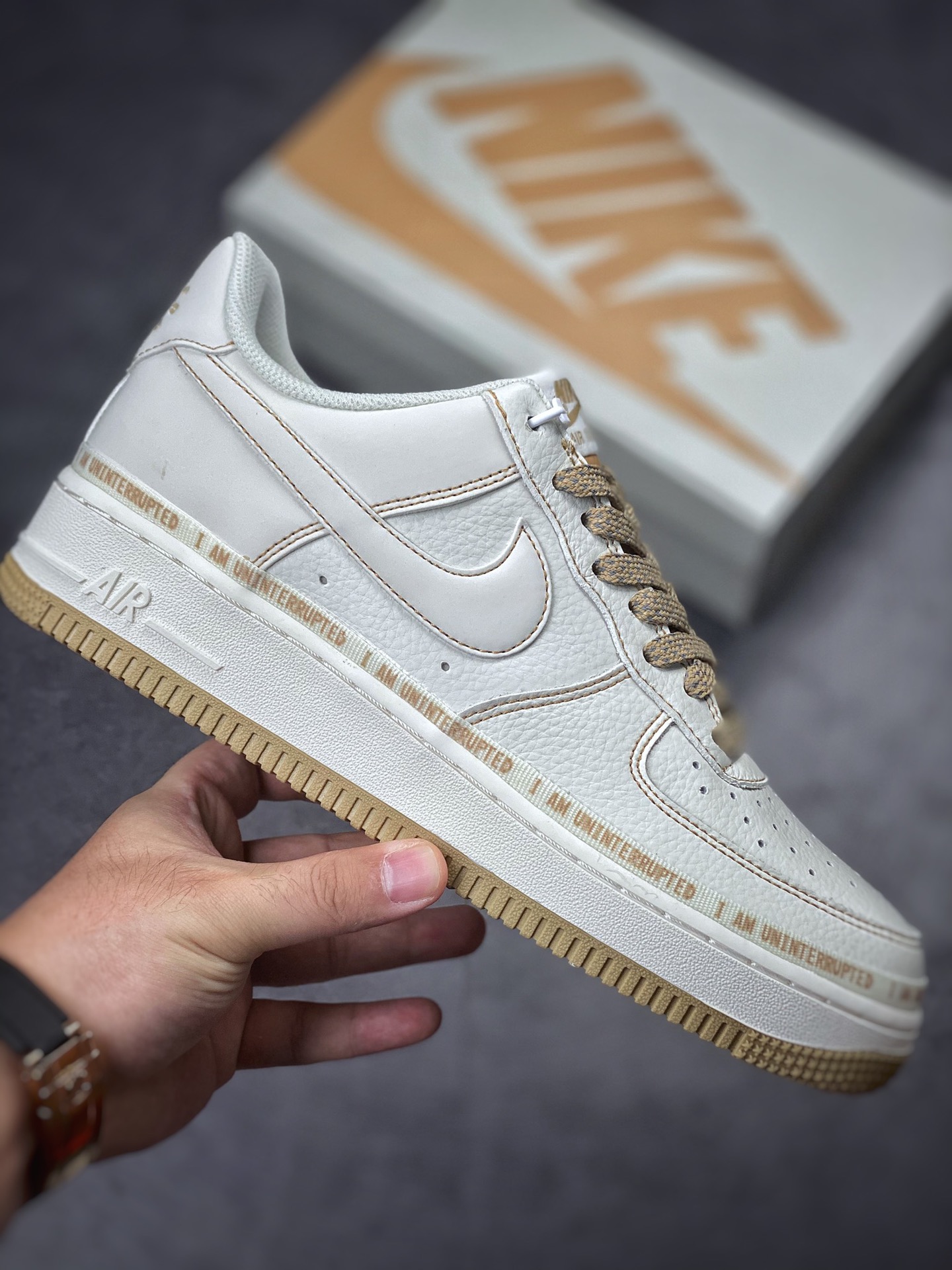 Uninterrupted Nike Air Forece 1 ”MORE THAN” “卡其签名涂鸦” UN0824-332