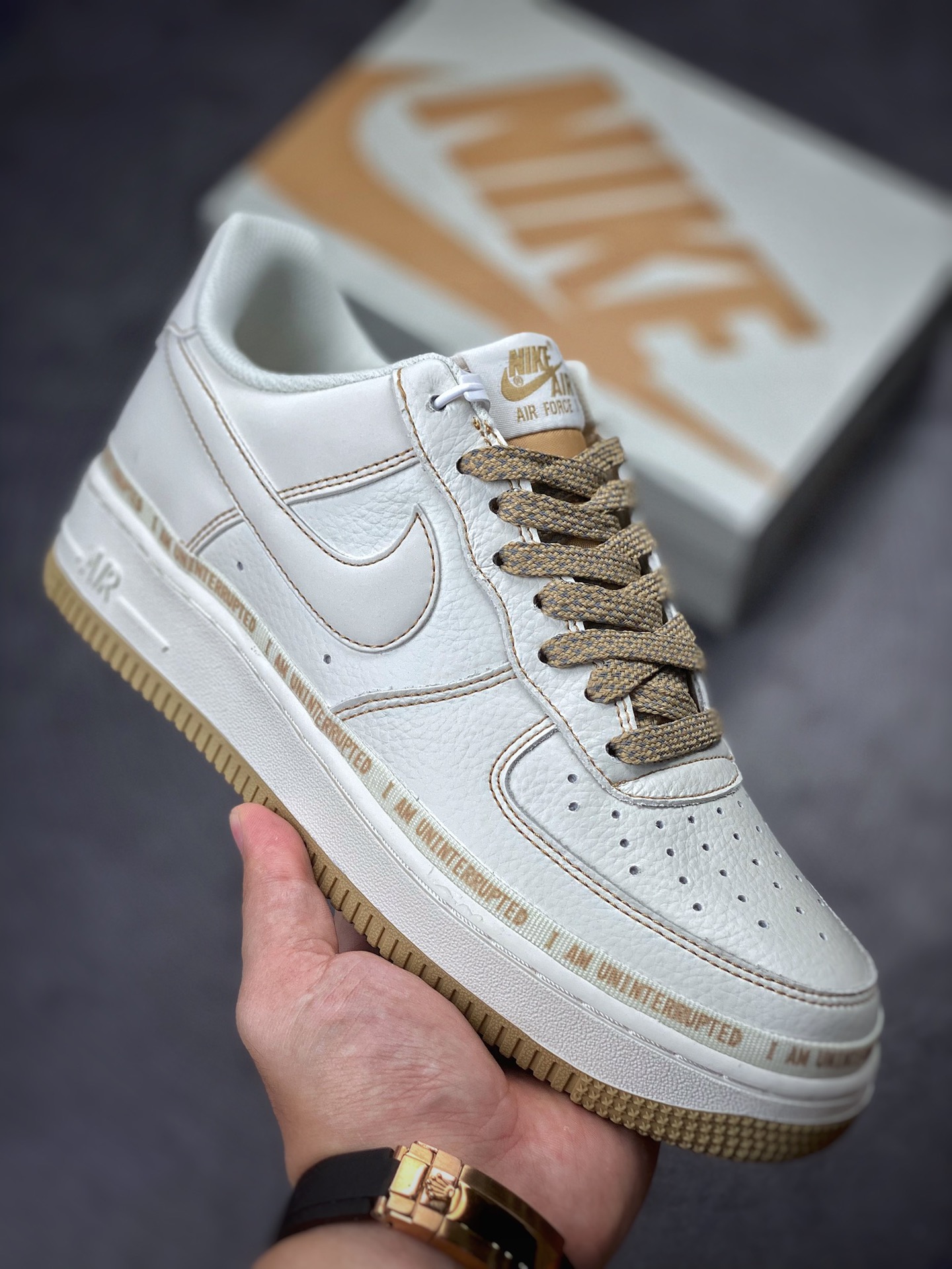 Uninterrupted Nike Air Forece 1 ”MORE THAN” “卡其签名涂鸦” UN0824-332