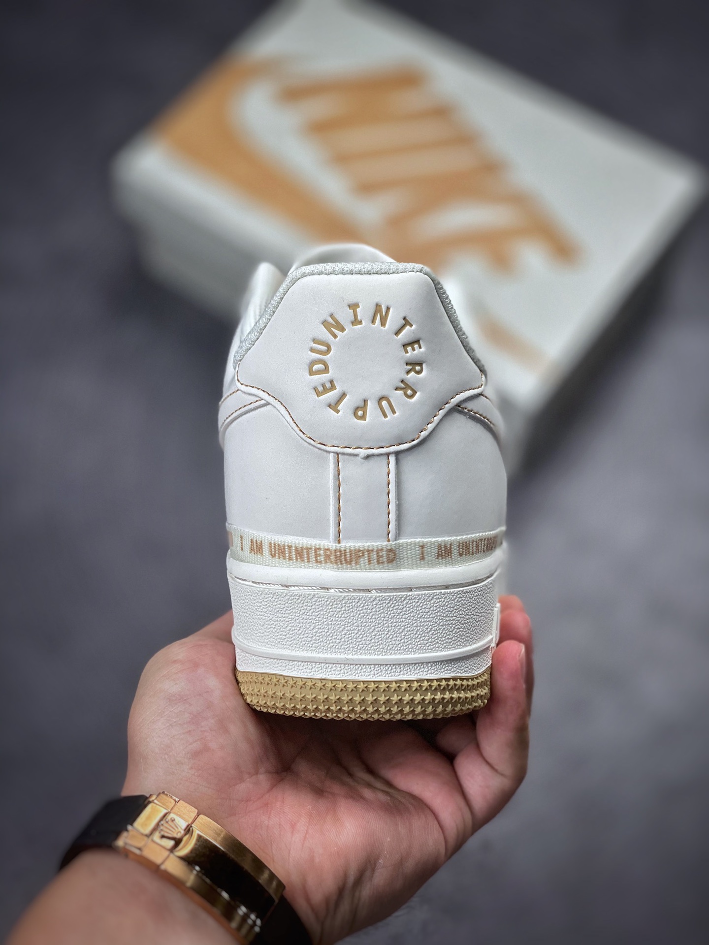 Uninterrupted Nike Air Forece 1 ”MORE THAN” “卡其签名涂鸦” UN0824-332