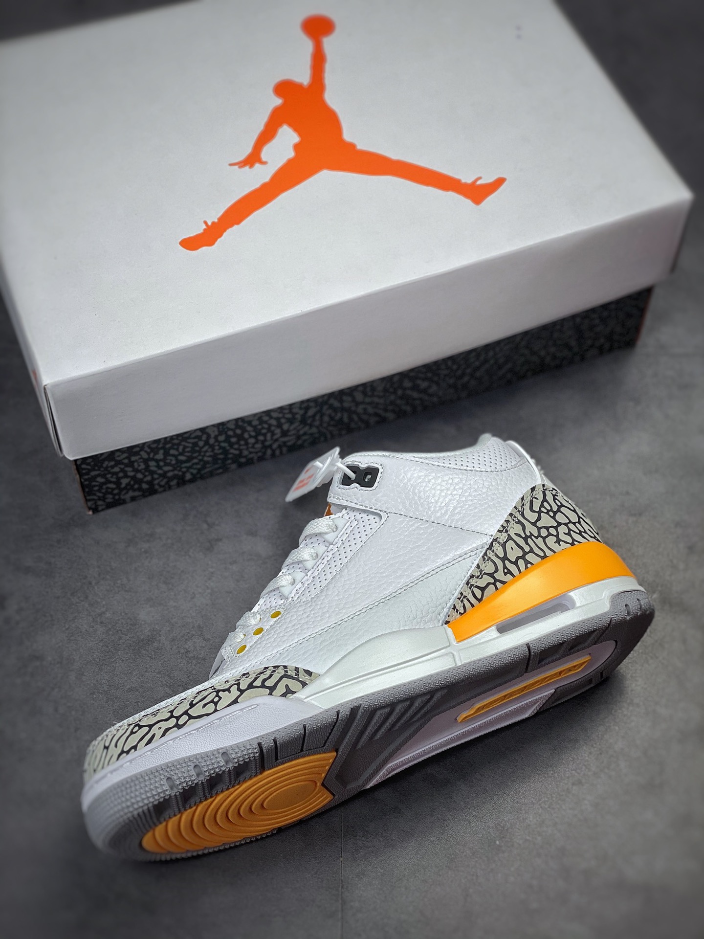 Air Jordan 3 Retro ”Laser Orange” Lakers CK9246-108