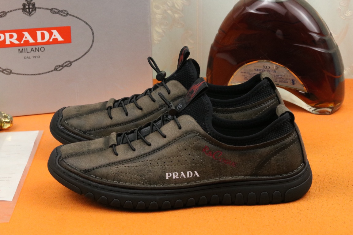 I5 高品质Prada 普拉达 上市著名奢侈品牌,专柜同步更新,意大利男鞋时尚杂志季刊封面主推款鞋面采用意大利进口磨砂牛皮,猪皮内里.原版柔软橡胶大底,上脚舒适有型. 细节无可挑剔.码数38-43