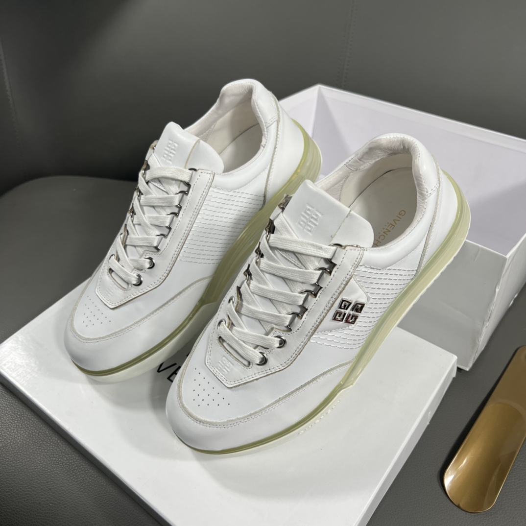 J5   Givenchy 纪梵希 GIVENCHY尺码：38-44等级：官网1:1 做工考究材料：原版牛皮鞋面舒适透气内里 品牌五金扣装饰 橡胶防滑大底 款式类别：休闲鞋 明星款 百搭时尚