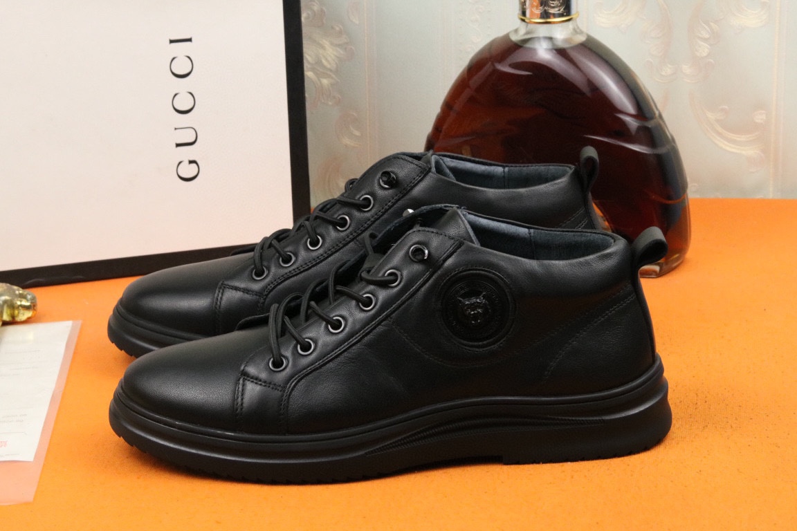 J0 原单高品质 Gucci  古奇  上市著名奢侈品牌，专柜同步更新，意大利男鞋时尚杂志季刊封面主推款鞋面采用意大利进口小牛皮，透气猪皮里。原板防滑橡胶大底，上脚舒适有型。 细节无可挑剔。码数38-44