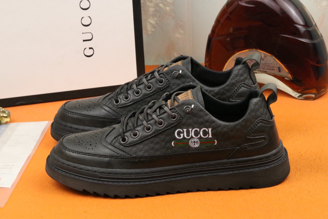 I5 爆款Gucci  古奇 GUCCI 男士时尚休闲鞋官网原版1:1开模，原单品质鞋面采用进口意大利头层 牛皮 羊皮内里，做工精细，高端大气，橡胶耐磨防滑大底，穿着舒适，值得拥有。码数 38-43