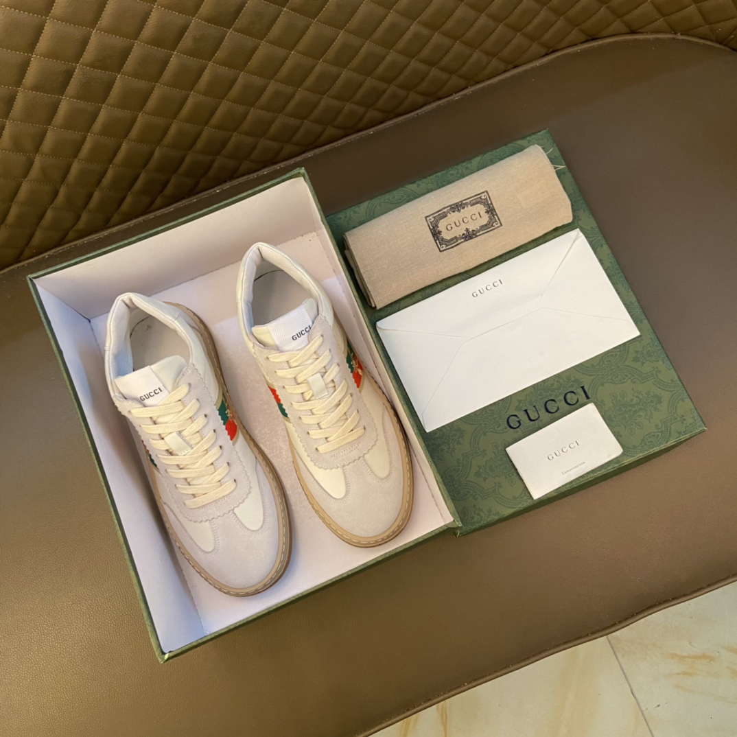 J0   Gucci  古奇 高版本潮鞋独家首发 男士2022专柜同步发售，意大利进口原版品牌精选头层柔软牛皮。羊皮内里 拒绝脱色磨脚鞋面原版蜜蜂鞋面 原厂特供原版底， ，适合户外司机驾车出行高品质板鞋，男鞋码数 38-44 45可定做 黑白两色 选