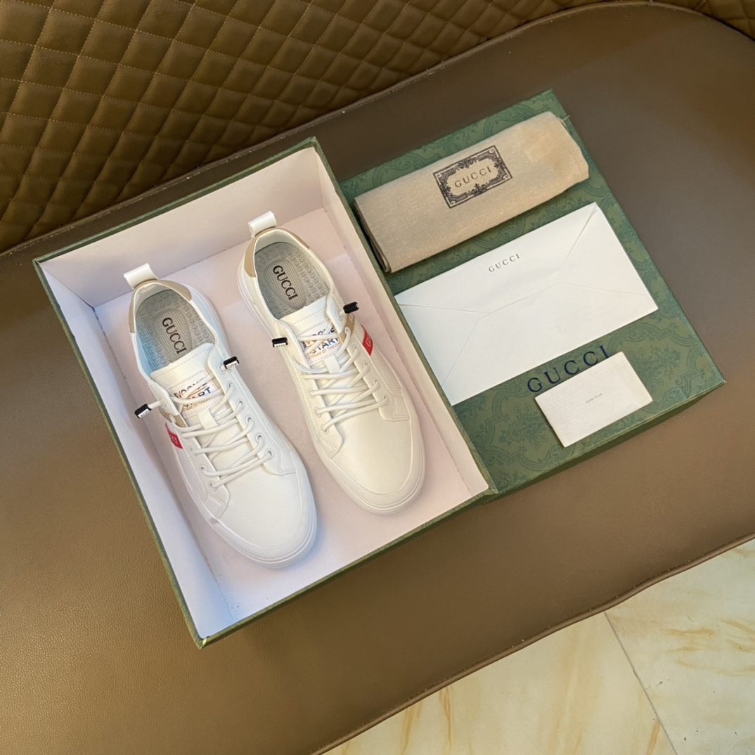 I0   Gucci  古奇 高版本潮鞋独家首发 男士2022专柜同步发售，意大利进口原版品牌精选头层柔软牛皮。羊皮内里 拒绝脱色磨脚鞋面原版鞋面 原厂特供原版底， ，适合户外司机驾车出行高品质板鞋，男鞋码数 38-44 45可定做 白色 选