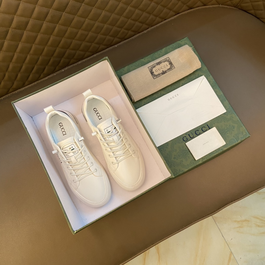 I0   Gucci  古奇 高版本潮鞋独家首发 男士2022专柜同步发售，意大利进口原版品牌精选头层柔软牛皮。羊皮内里 拒绝脱色磨脚鞋面原版鞋面 原厂特供原版底， ，适合户外司机驾车出行高品质板鞋，男鞋码数 38-44 45可定做 黑色白色 选