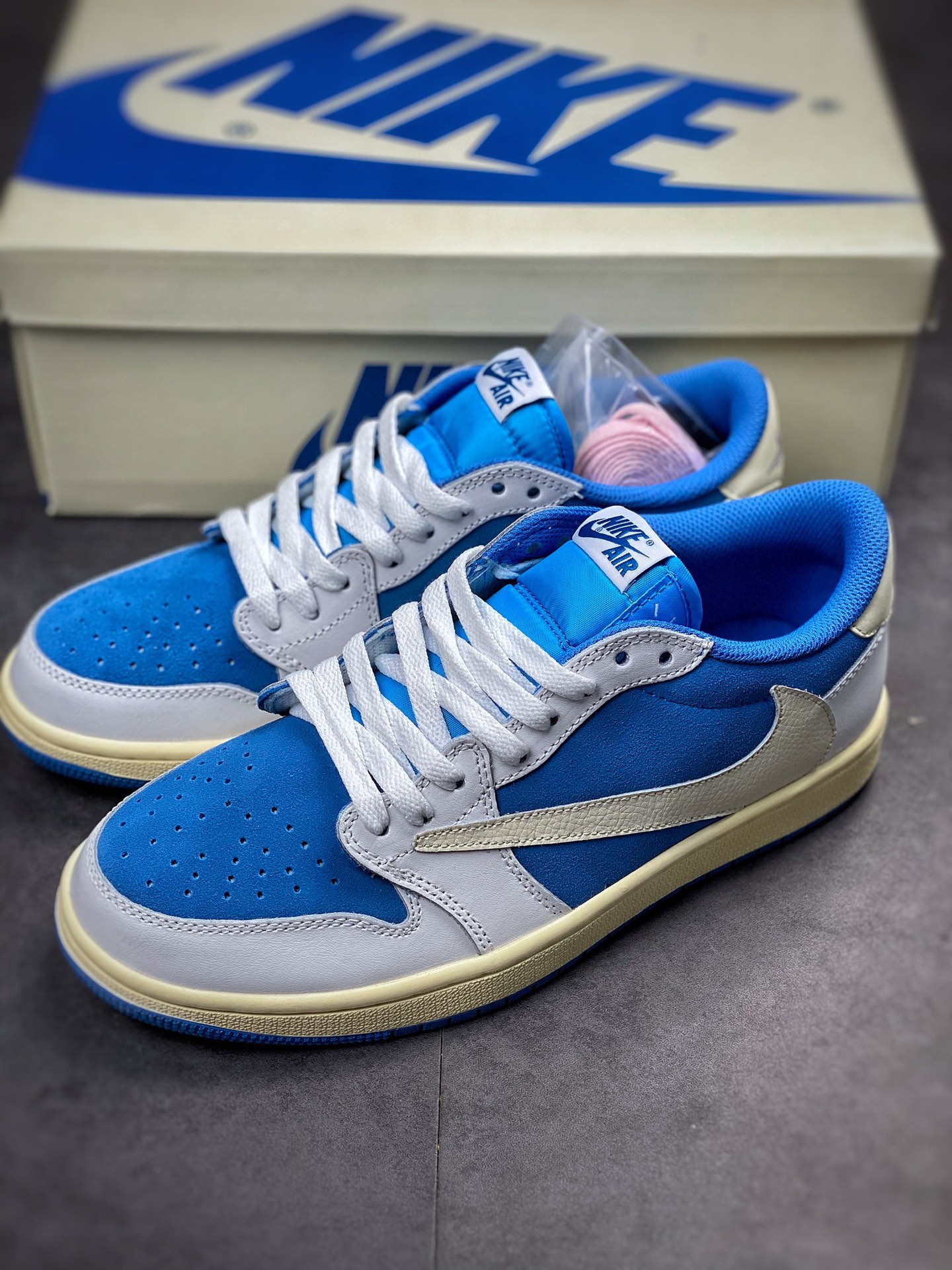 Travis Scott x Air Jordan 1 Low White and Blue Barb Low DQ4277-212