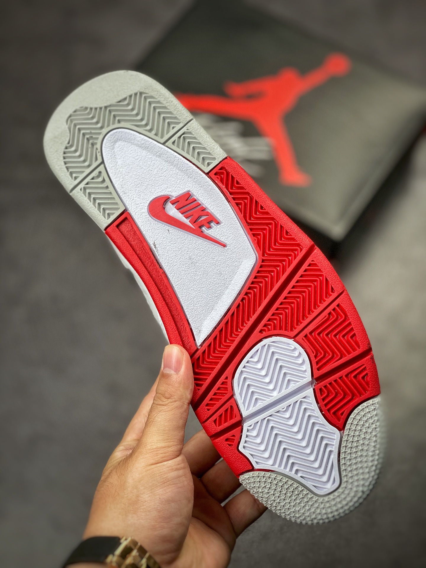 Air Jordan 4 Retro “Fire Red” 火焰红 DC7770-160