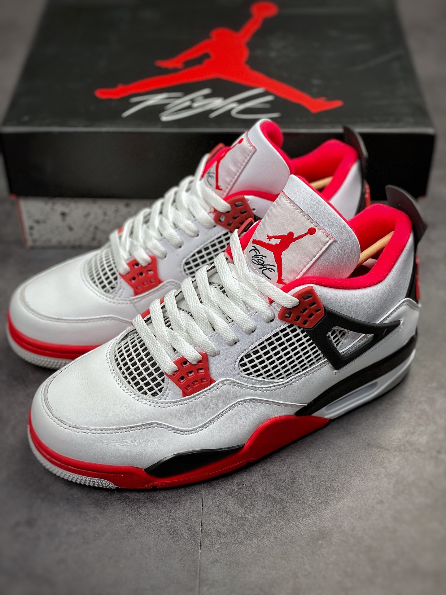 Air Jordan 4 Retro “Fire Red” 火焰红 DC7770-160