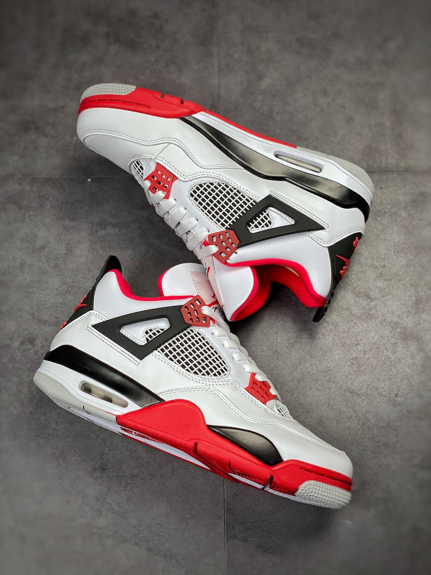 Air Jordan 4 Retro “Fire Red” 火焰红 DC7770-160