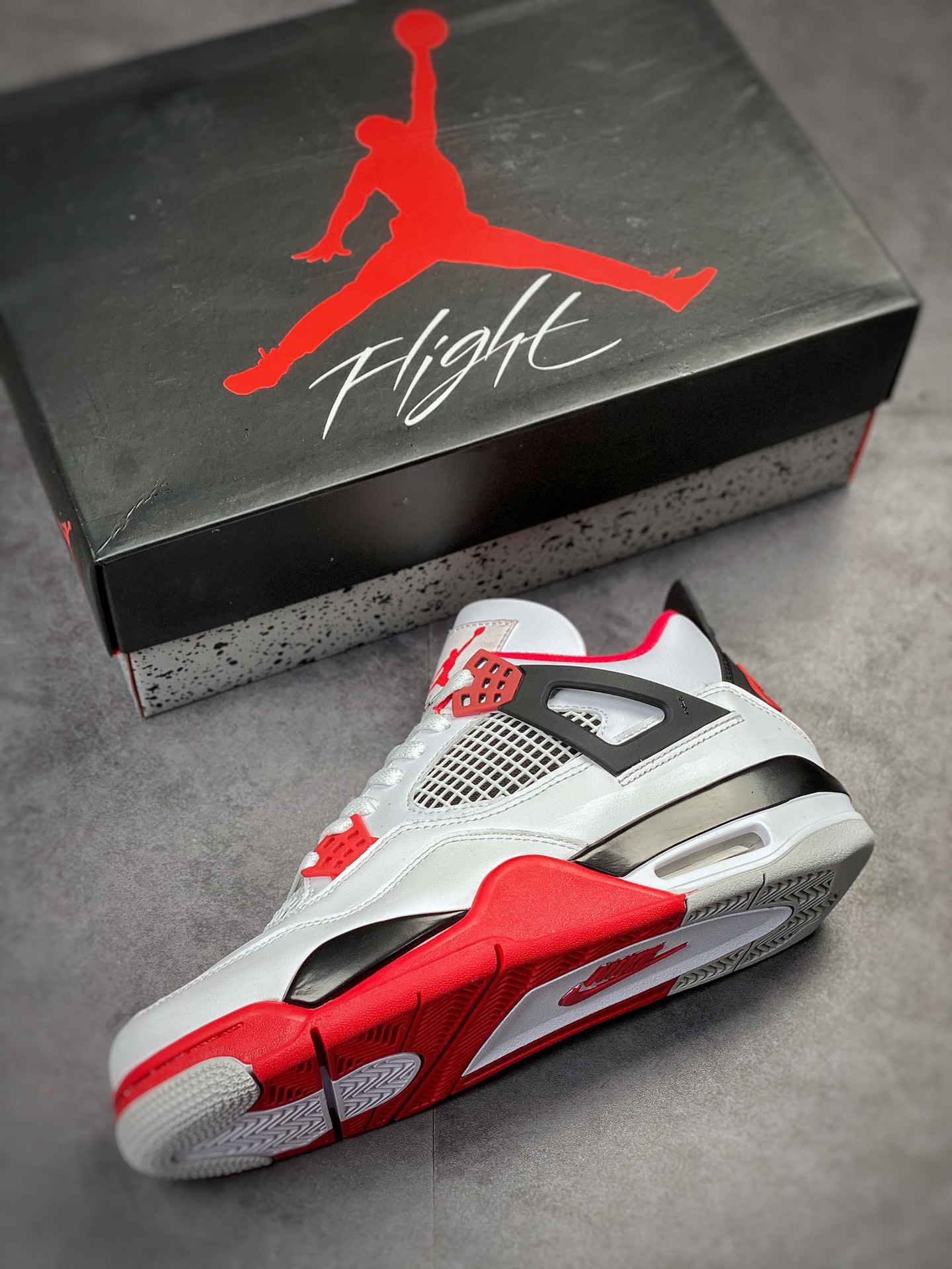 Air Jordan 4 Retro “Fire Red” 火焰红 DC7770-160