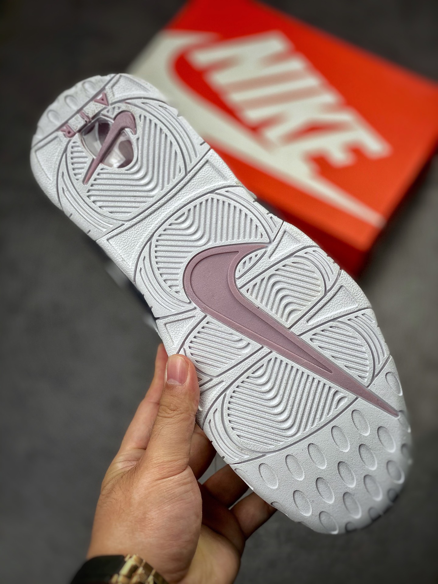 Air More Uptempo 代表着历史最高版本皮蓬 415082-402