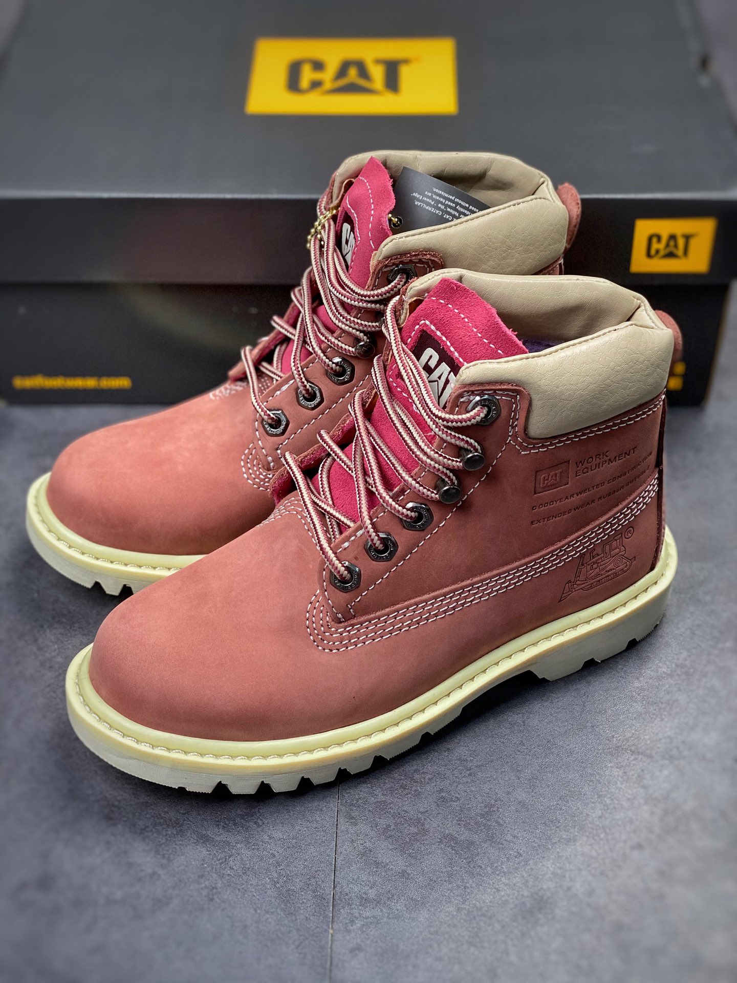 CAT/ Carter tooling boots Tmall counters with the same style