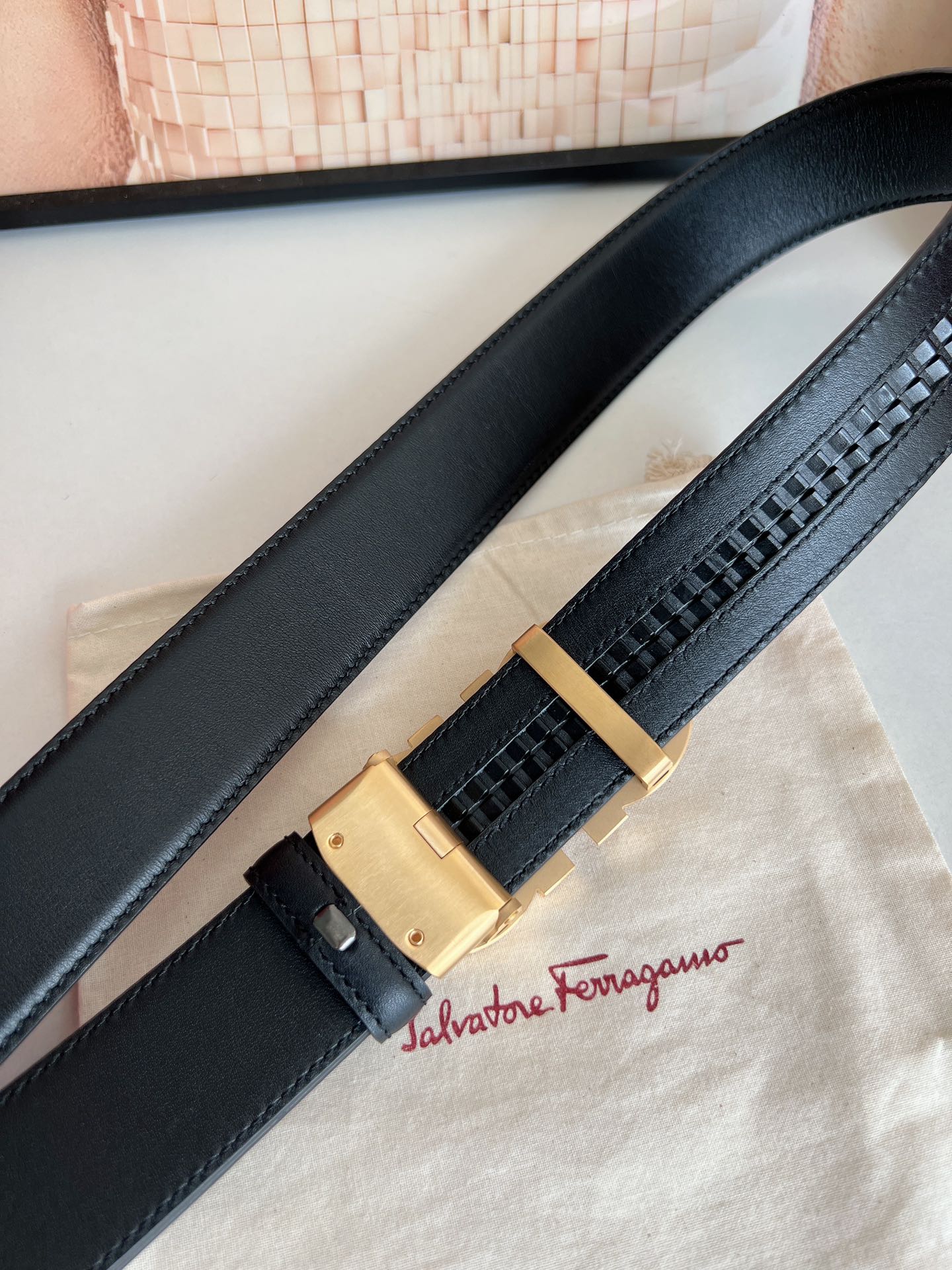 Salvatore  Ferragamo菲拉格慕男士3.5cm经典双圈自动扣，进口双面头层牛皮腰带