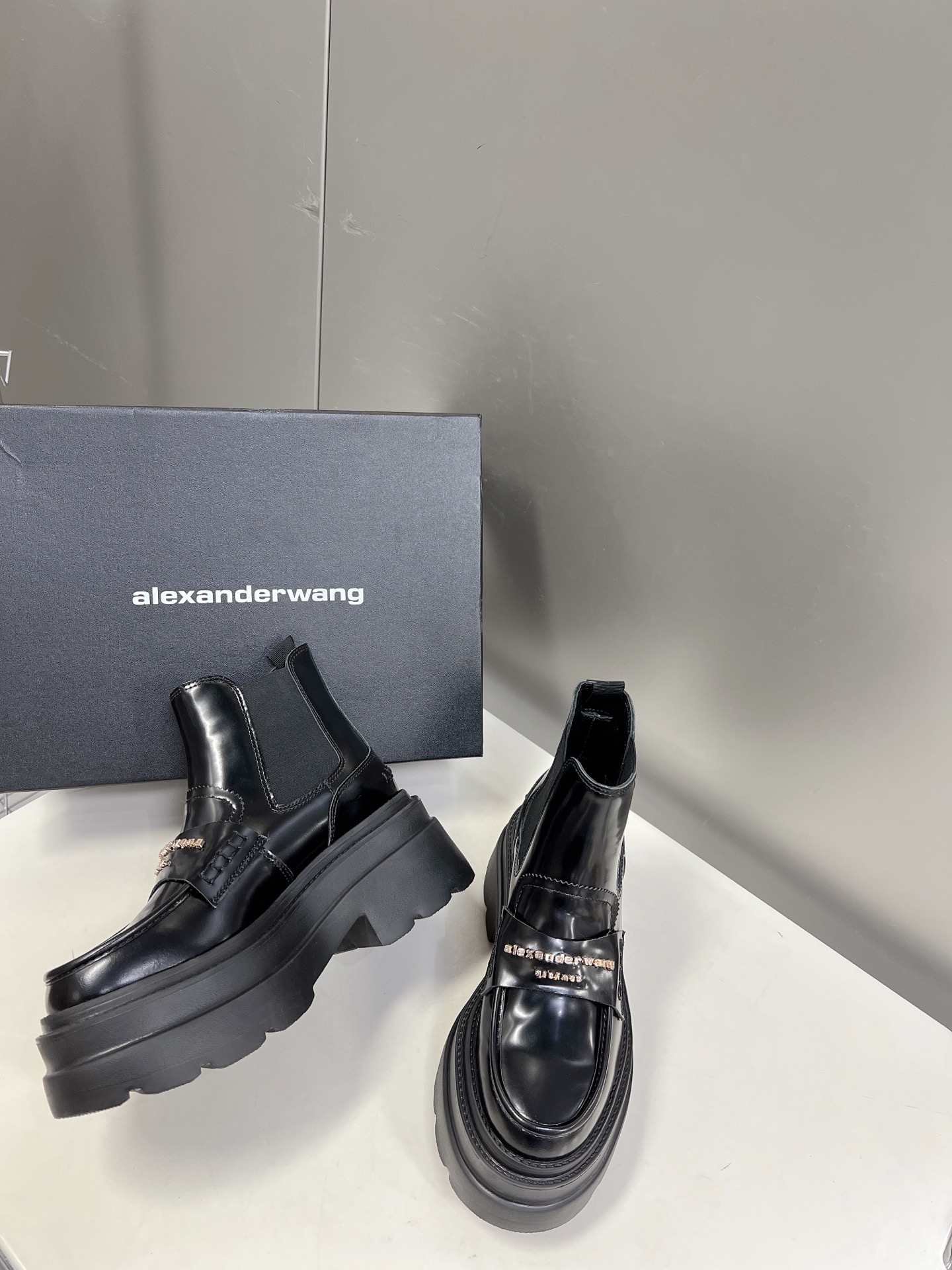 Alexanderwang压力山大王秋冬全新厚底乐福鞋！jennie海莉同款又酷又辣长腿神器的腿精必备各