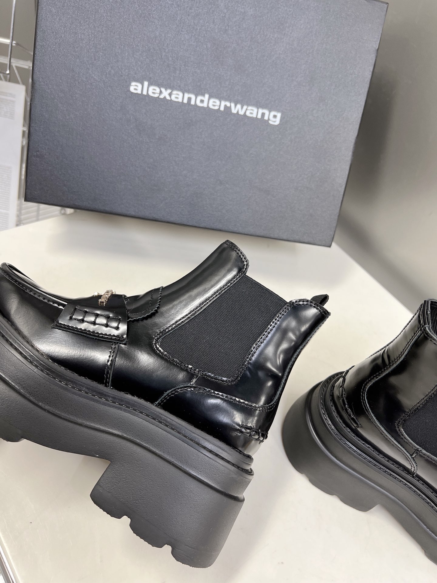 Alexanderwang压力山大王秋冬全新厚底乐福鞋！jennie海莉同款又酷又辣长腿神器的腿精必备各