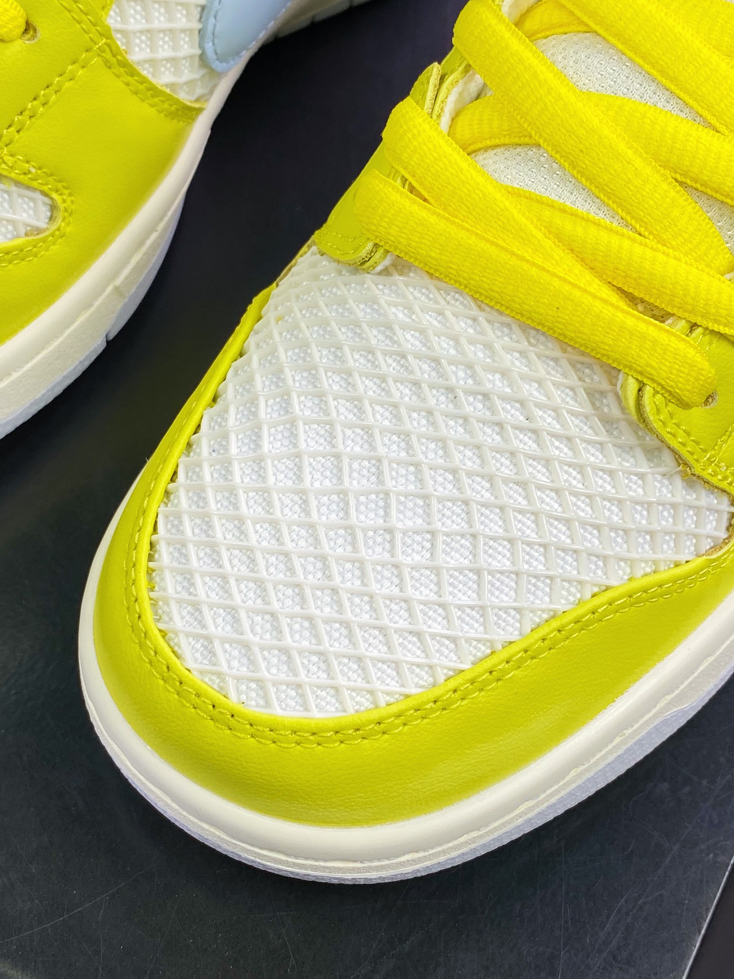 SB Dunk Low PRO ”Be True” dunk series low top casual sports skateboard shoes ”yellow white pink rainbow” DX5933-900