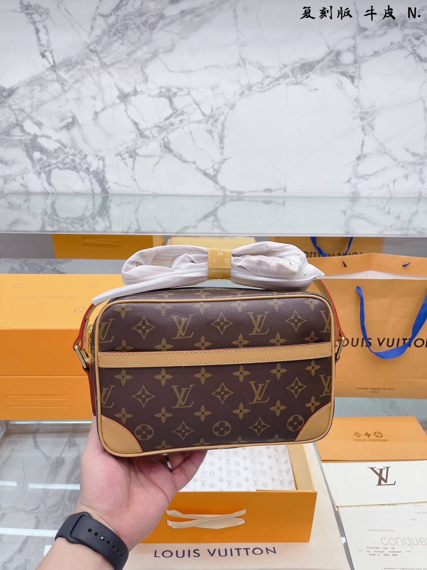 K0 牛皮版本 爆单款升级 Louis Vuitton 路易威登 LV  中古相机包 男女皆可的款式 上身又酷又时尚 容量超级可 任何风格都可轻松驾驭 尺寸26 18cm