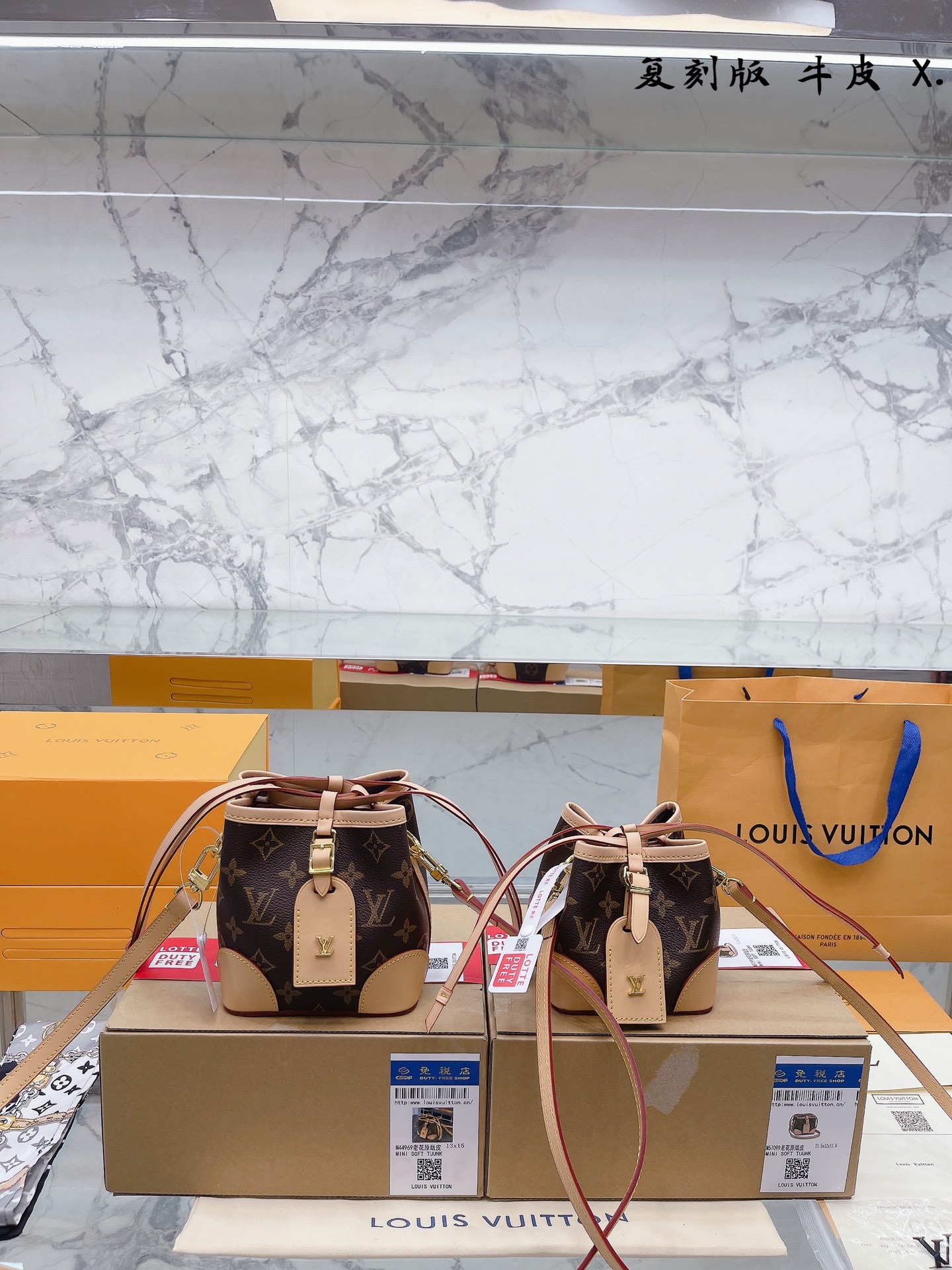 复刻版 牛皮 升级款 免税店包装 全套礼盒  Louis Vuitton 路易威登 LV  Noe 老花logo Mini水桶包 密封折叠礼盒 原单牛皮 FAVORITE 中号手袋这款Favorite 中号手袋以Monogram 帆布制成，可手拿，肩背两用。配有可拆卸式肩带和金属链条。平日携带，典雅高贵。尺寸大号15 15cm 小号13 13cm