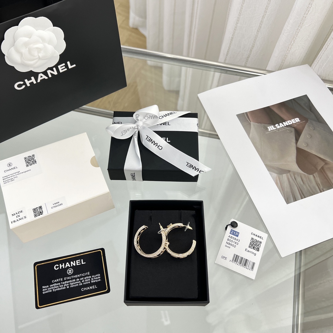 新款☑️CHANEL香奈儿双c黑皮绳耳钉耳环